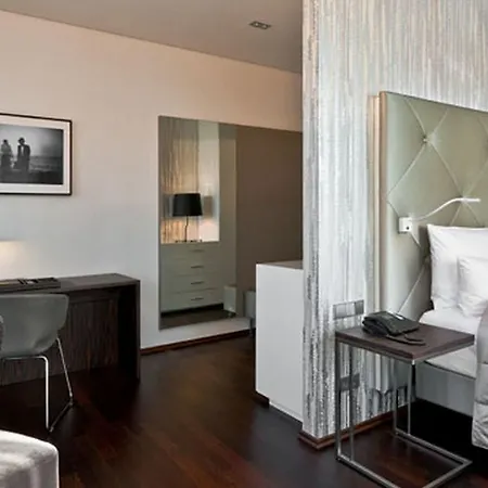 코스모 미테 호텔 4*