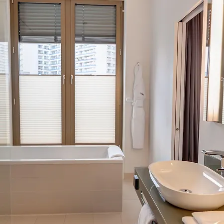 호텔 코스모 미테 4*