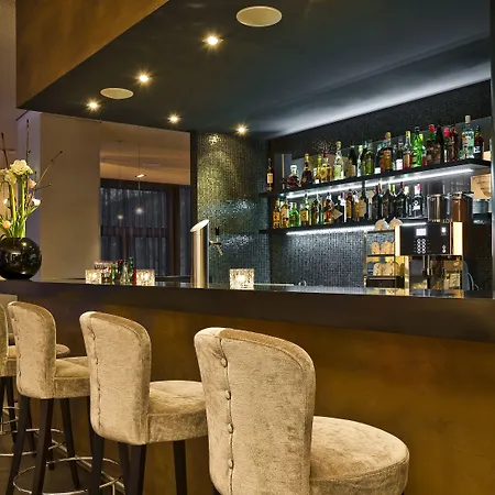 호텔 코스모 미테 4*